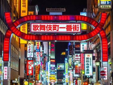 Kabukicho Gate Shinjuku - Tokyo gece hayatı - Tokyo, Japonya - 17 Haziran 2018