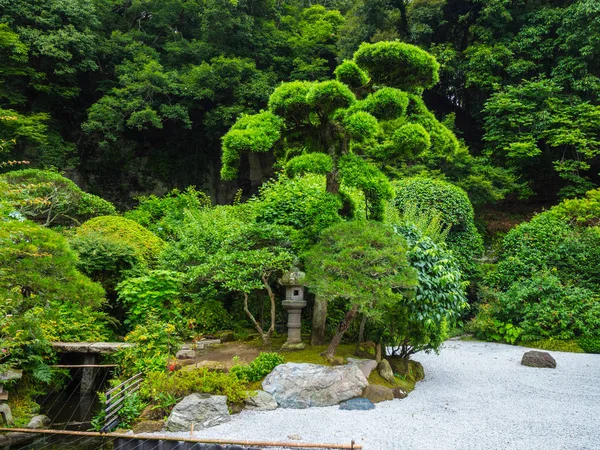 Krásná malá japonská zahrada v Kamakura - Tokio, Japonsko - 17 červen 2018 — Stock fotografie