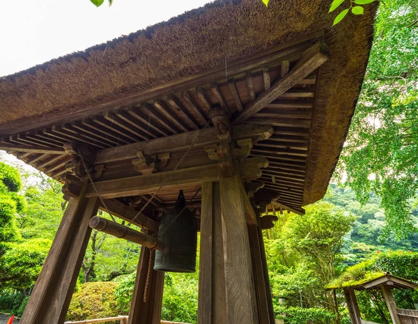 Japonský zvon v chrámu v Kamakura - Tokio, Japonsko - 17 červen 2018 — Stock fotografie