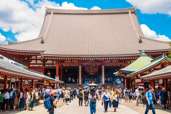 Templo Senso-ji también llamado Templo Asakusa en Tokio - TOKYO, JAPÓN - 19 DE JUNIO DE 2018 — Foto de Stock