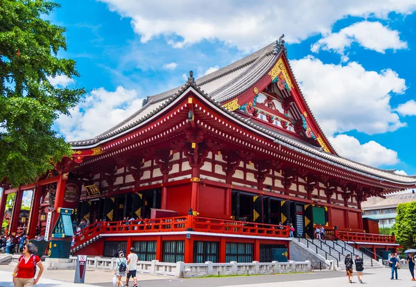 Wunderschöner asakusa-tempel namens senso-ji-tempel in tokyo - tokyo, japan - 19. juni 2018 — Stockfoto