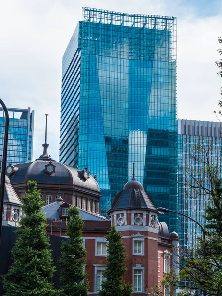 Nowoczesnych biurowców w Tokyo station - niesamowitą architekturę - Tokio, Japonia - 19 czerwca 2018 r. — Zdjęcie stockowe