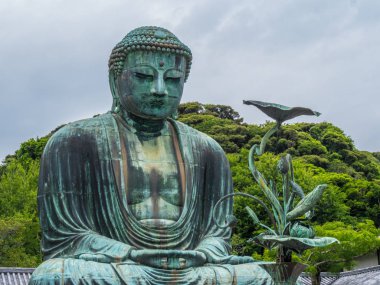 Dünyaca ünlü Daibutsu Buddha - Kamakura 'daki Büyük Buda Heykeli