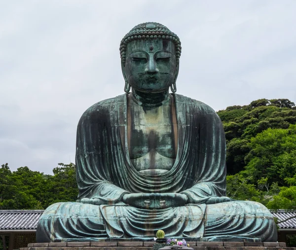 A híres Nagy Buddha Kamakura Daibutsu templomban. — Stock Fotó