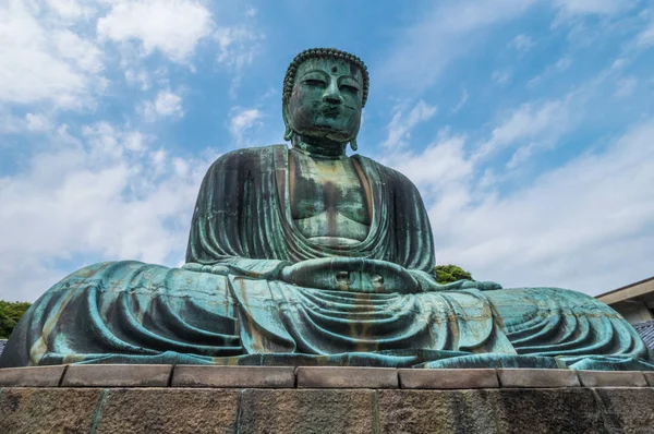 El mundialmente famoso Buda Daibutsu - la Gran Estatua de Buda en Kamakura — Foto de Stock