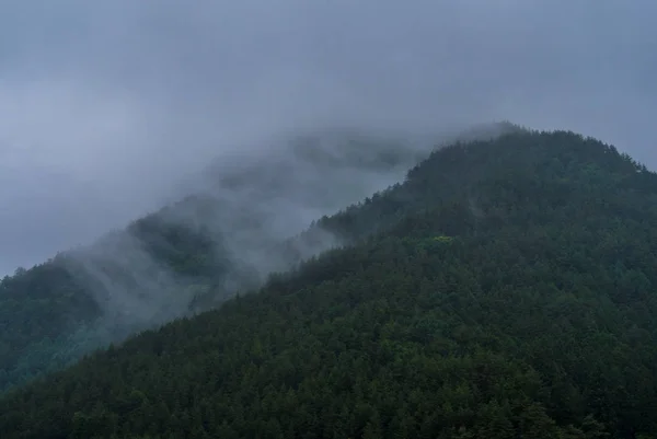 Le Highlands giapponesi intorno al Monte Fuji nella nebbia — Foto Stock