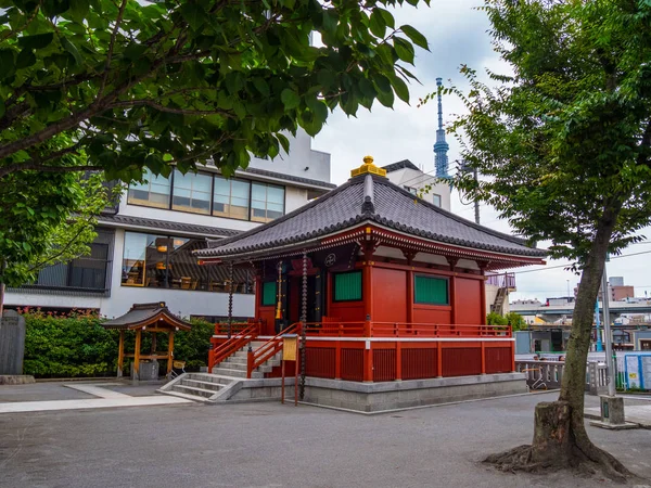 東京浅草にある小さな仏教神社 — ストック写真