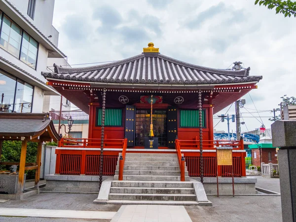 Pequeño santuario budista en Tokio Asakusa — Foto de Stock