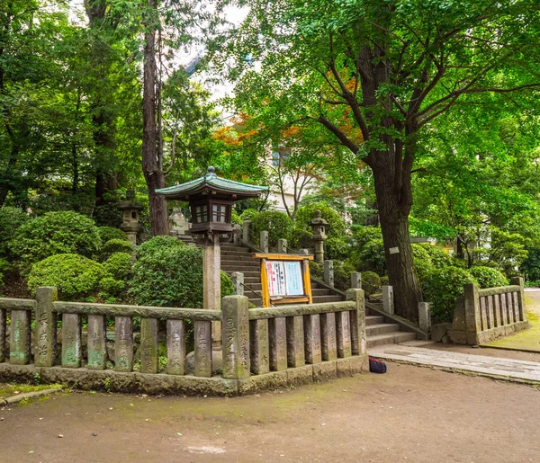 Nezu Jinja Shrine - el famoso santuario sintoísta en Tokio Bunkyo —  Fotos de Stock