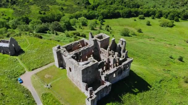 Le rovine Castello di Crichton vicino Edimburgo - vista aerea — Video Stock