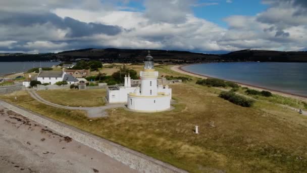 Cromarty vuurtoren op Cromarty Firth in Schotland - luchtfoto — Stockvideo