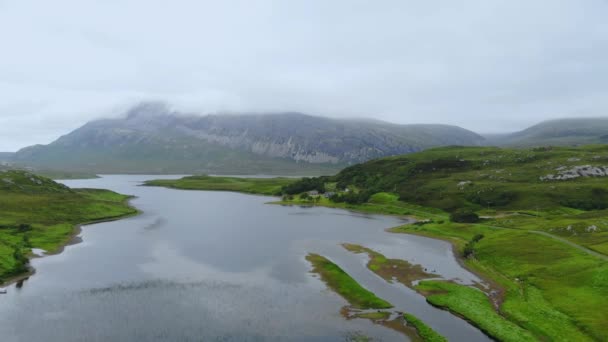 İskoçya Highlands - hava dron görüntüleri tipik peyzaj — Stok video