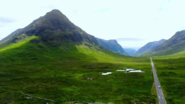 Glencoe İskoçya Highlands harika manzara üzerinde uçuş