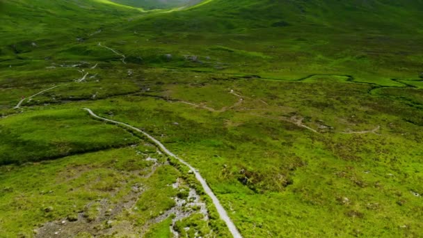 Flight over the awesome landscape of Glencoe in the Highlands of Scotland — Stock Video