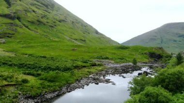 Glencoe İskoçya Highlands harika manzara üzerinde uçuş