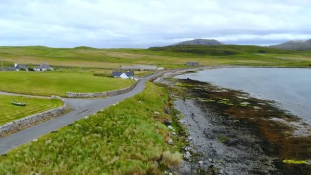 The Kyle of Durness in the Highlands of Scotland - riprese aeree di droni — Video Stock