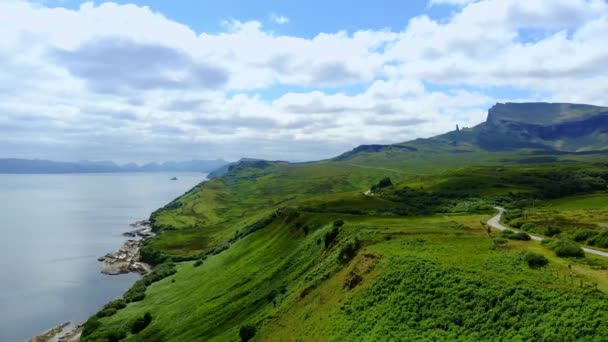 Les magnifiques lacs et paysages de l'île de Skye en Écosse — Video