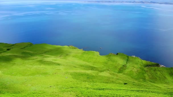 Cenário incrível na Ilha de Skye, na Escócia - imagens aéreas de drones — Vídeo de Stock