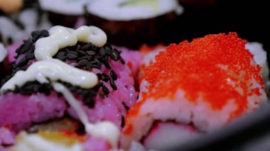 Japon Suşi - yakından atış pikap