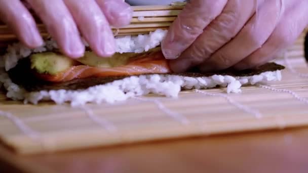 Rolling an inside out Sushi roll in an Asian restaurant — Stok Video