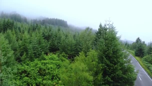 İskoçya'nın dağlık yukarıdan - uçuş sahne ve ünlü simge üzerinde — Stok video