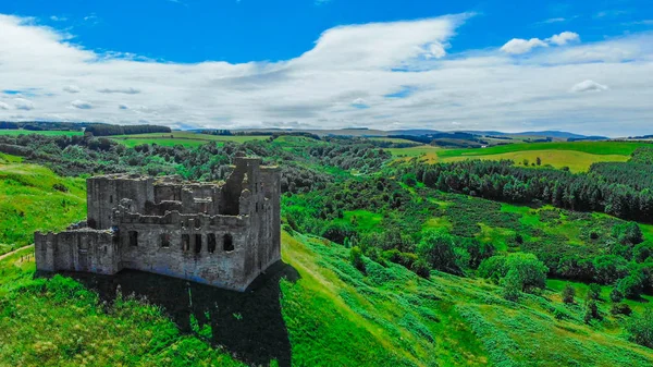 Знаменитые замки Шотландии - Crichton Castle рядом с Эдинбургом - вид с воздуха — стоковое фото