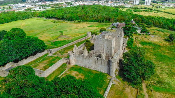 Aerial view over Craigmillar Castle and the city of Edinburgh — Stock Photo, Image