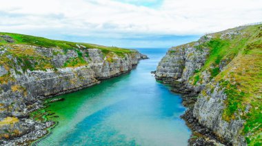 İskoçya'nın dağlık Durness yakınındaki mağarada smoo