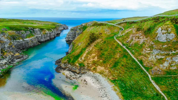 Les plus beaux endroits d'Écosse la grotte Smoo dans les hauts plateaux — Photo