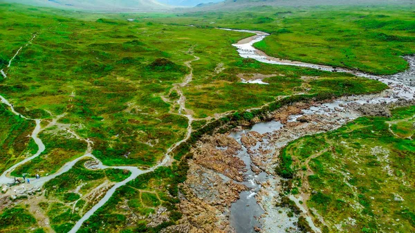 Vista aérea de las rutas de senderismo en la Isla de Skye en Escocia —  Fotos de Stock