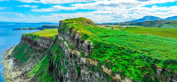 Vista sobre los acantilados de la Isla de Skye en Escocia —  Fotos de Stock