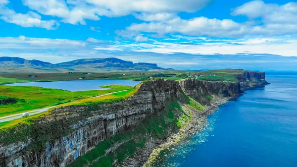 Vista sulle scogliere dell'Isola di Skye in Scozia — Foto Stock