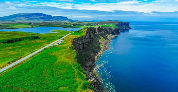 Increíble paisaje en la Isla de Skye en Escocia - vista aérea —  Fotos de Stock