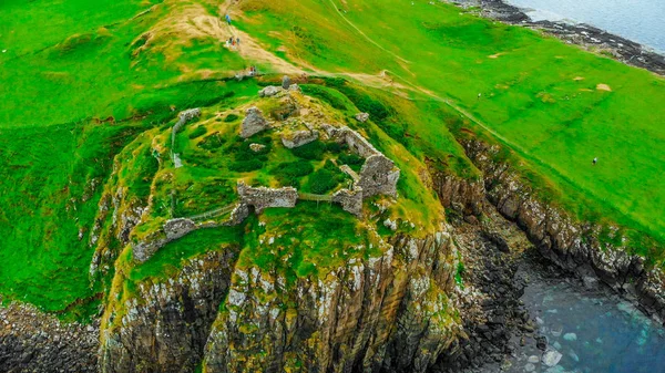 Vista sobre los acantilados de la Isla de Skye en Escocia — Foto de Stock