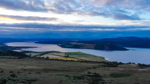 Beautiful Loch Shin in Scotland - aerial view in the evening — Stock Photo, Image