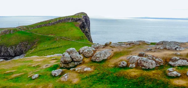 Neist Point sull'Isola di Skye - incredibili scogliere e paesaggi negli altopiani della Scozia — Foto Stock