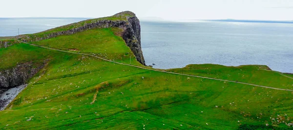 在苏格兰的斯凯岛上令人敬畏的景色-空中无人机视图 — 图库照片