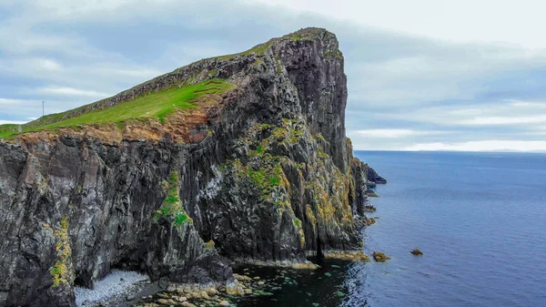 Vista sul Neist Point sull'Isola di Skye - scenario mozzafiato — Foto Stock