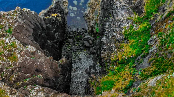 Az Isle of Skye Skóciában - légi drone nézet félelmetes tájat — Stock Fotó