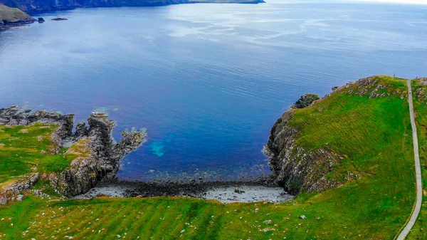 Neist pont az Isle of Skye - csodálatos sziklák és a táj, a Skót Felföld — Stock Fotó