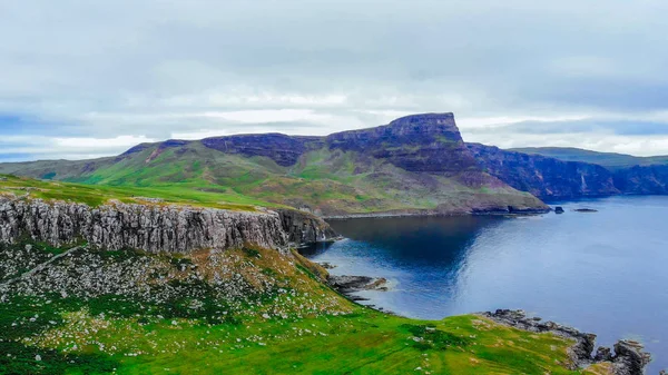 Typical views in the Scottish Highlands - The Isle of Skye — Stock Photo, Image