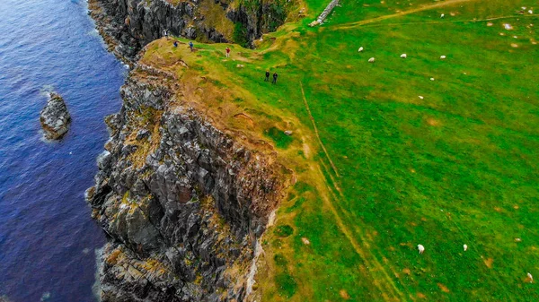 Impresionante paisaje en la Isla de Skye en Escocia - vista aérea de drones — Foto de Stock