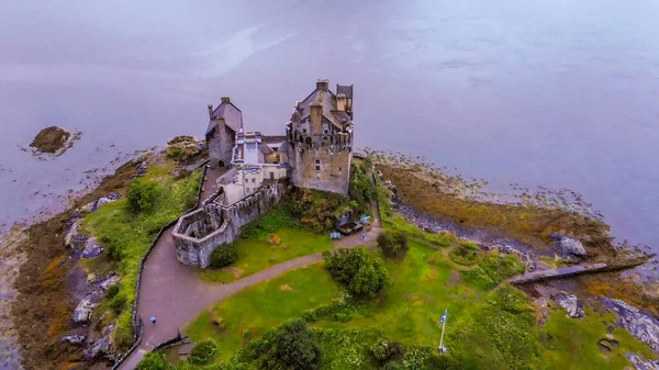 Eilean Donan Castle at Loch Duich in the Highlands of Scotland - aerial view — Stock Photo, Image