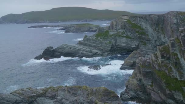 Adembenemende landschappen op de steile kliffen van Kerry — Stockvideo