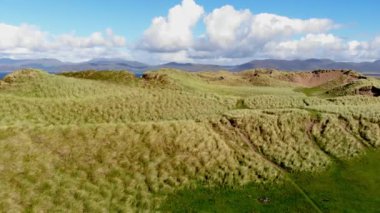 Düşük uçuş dunes adlı İrlanda west coast üzerinde