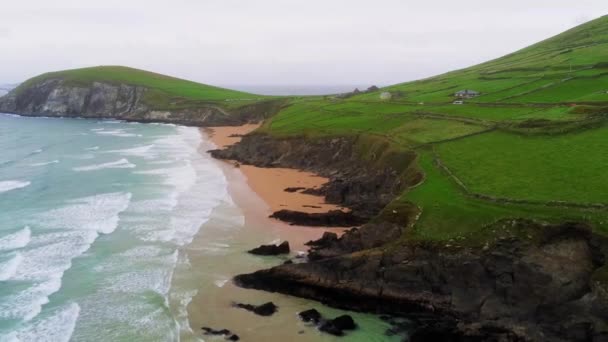 Hermosa costa de Irlanda desde arriba — Vídeos de Stock