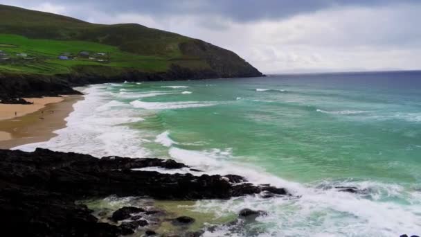 Flight over turquoise ocean water at the Irish west coast — Stock Video