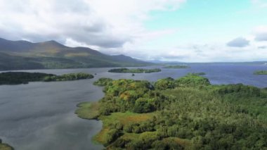 Ormanlar ve göller İrlanda Killarney Milli Parkı