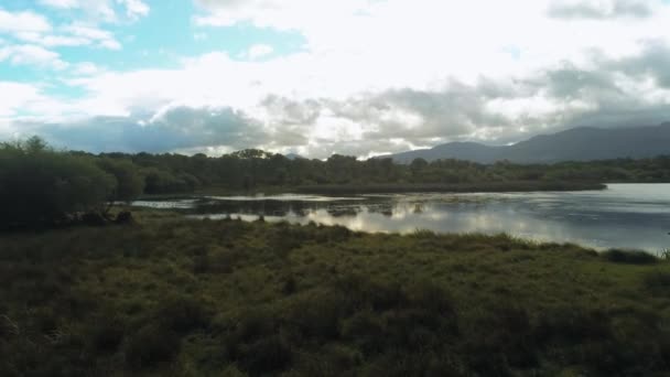 Impresionante naturaleza en el Parque Nacional Killarney en Irlanda — Vídeos de Stock