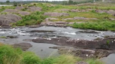 İrlanda Gleninchaquin Park'ta güzel creek
